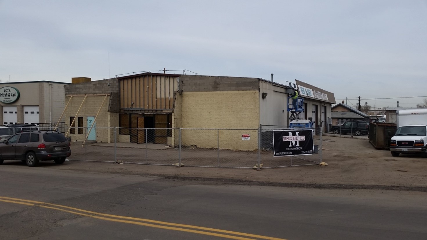 1631 W. Hamilton Pl demo begins